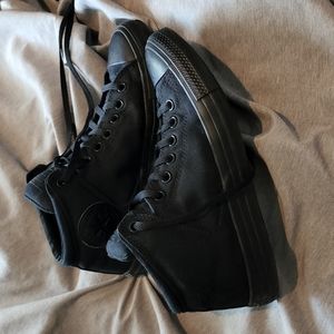 Like New Converse Black high  All star